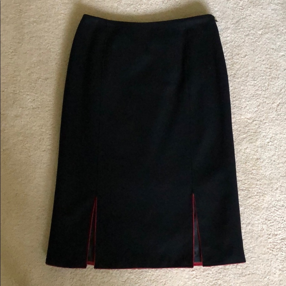 WilliSmith size 4 black skirt with red accents